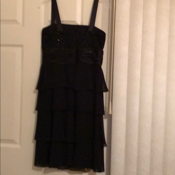 A beautiful 2 pc. Party dress! Size 8. Worn once. - Picture 4 of 8